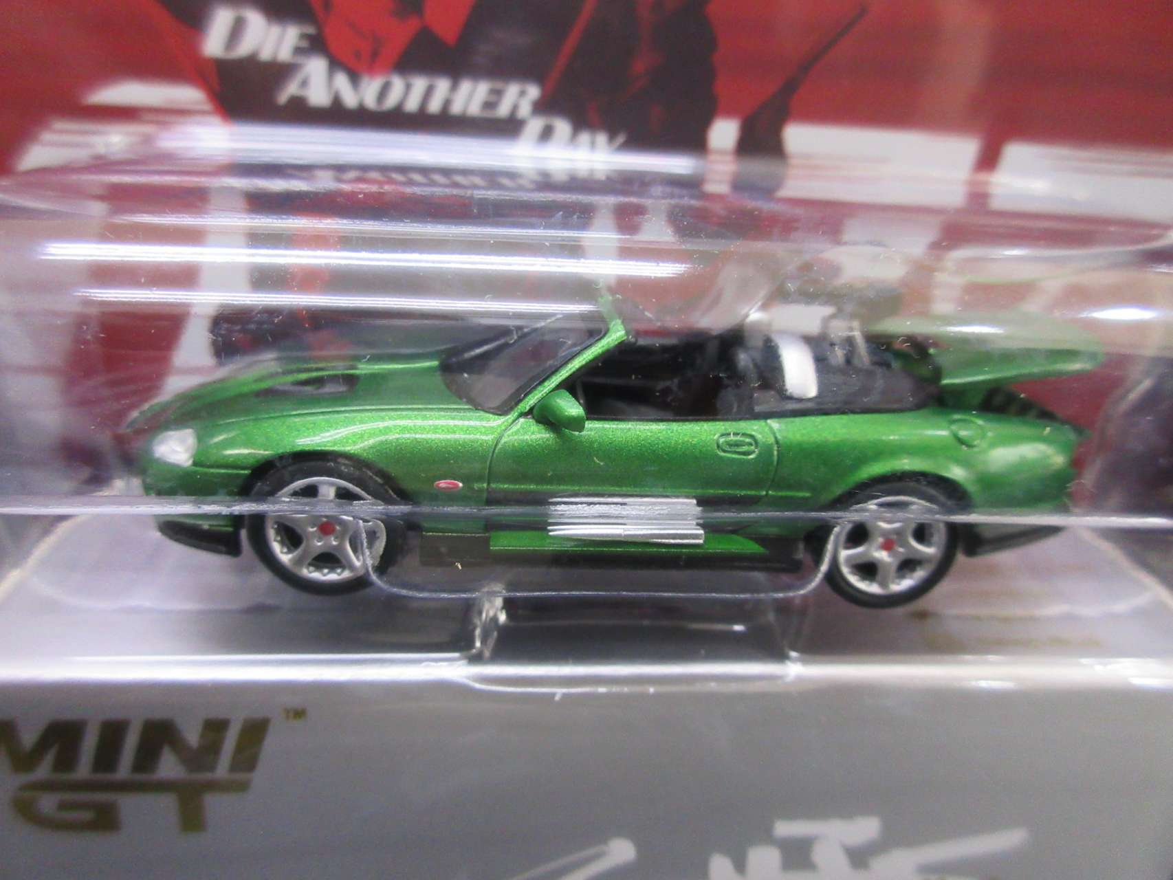 1/64 ジャガー XKR 「ダイ・アナザー・デイ」(2003)日本限定パッケージ