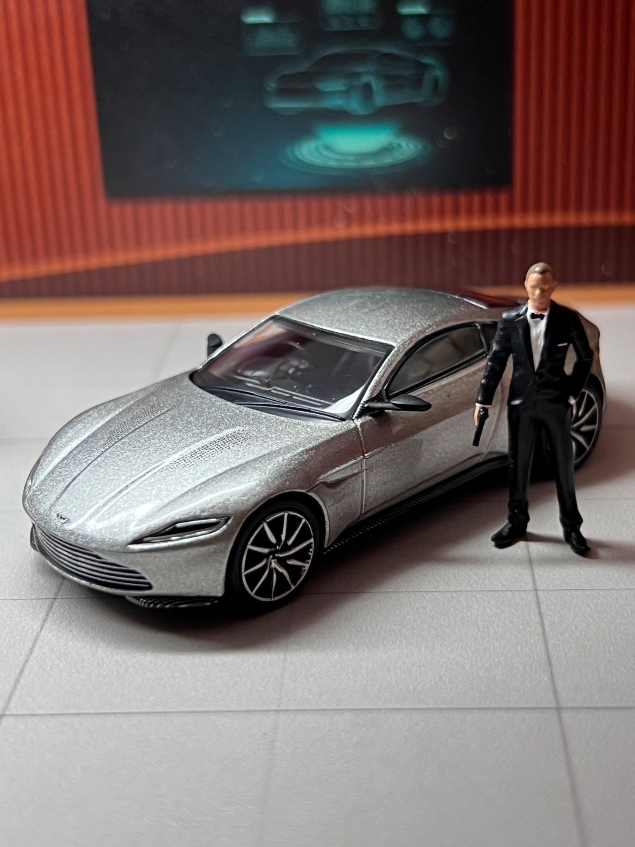 【 B O X】アストンマーチン 1/64 アストンマーチン DB10 「スペクター」 英語版パッケージ