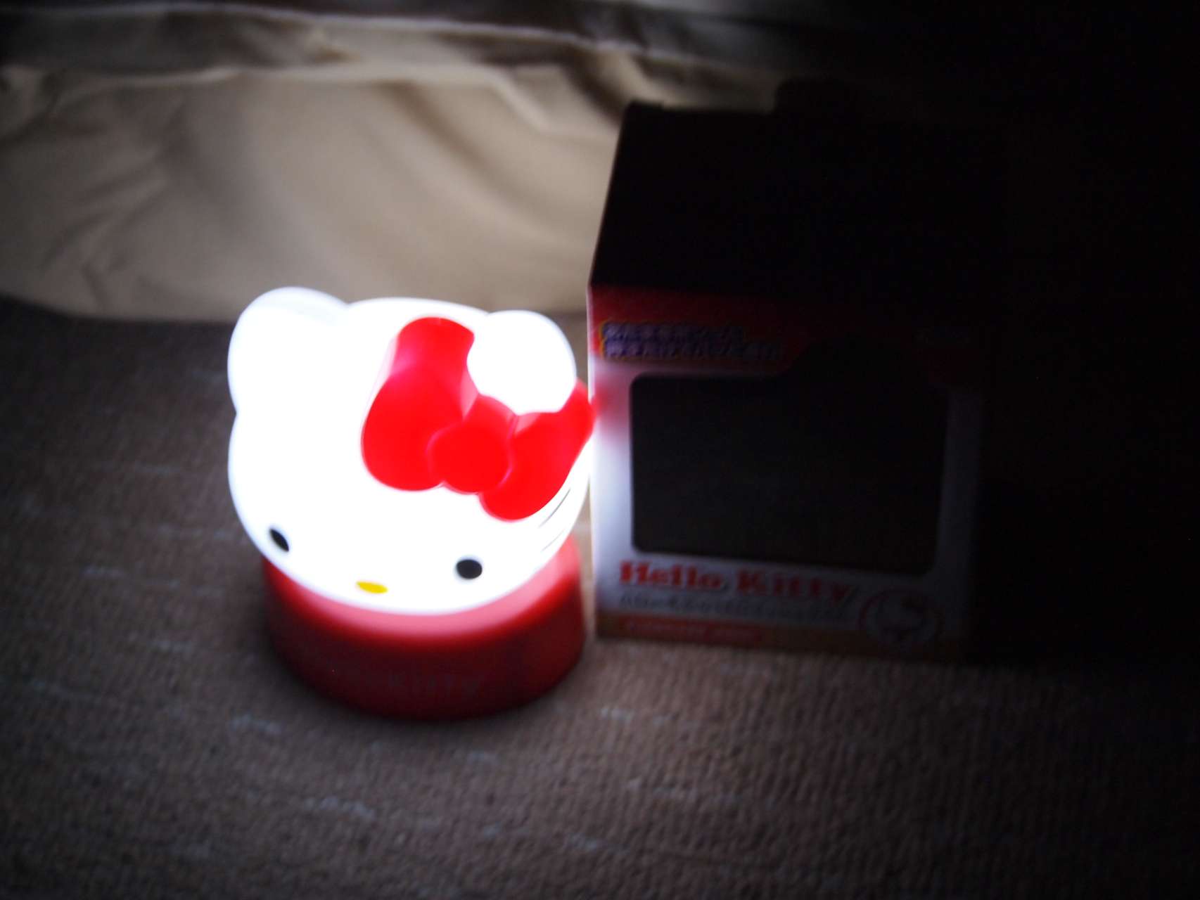 ハローキティ押すだけLEDライト - ベルーナ【公式】