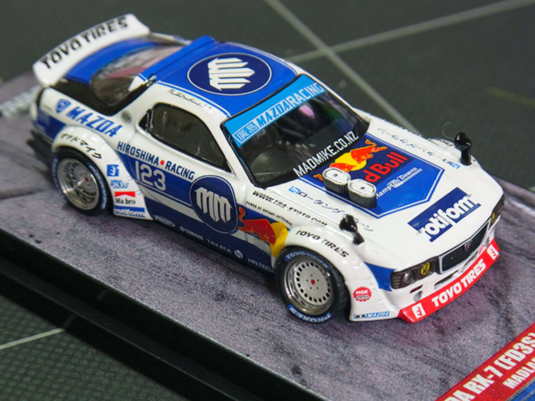 1/64 Mazda RX7 (FD3S) 