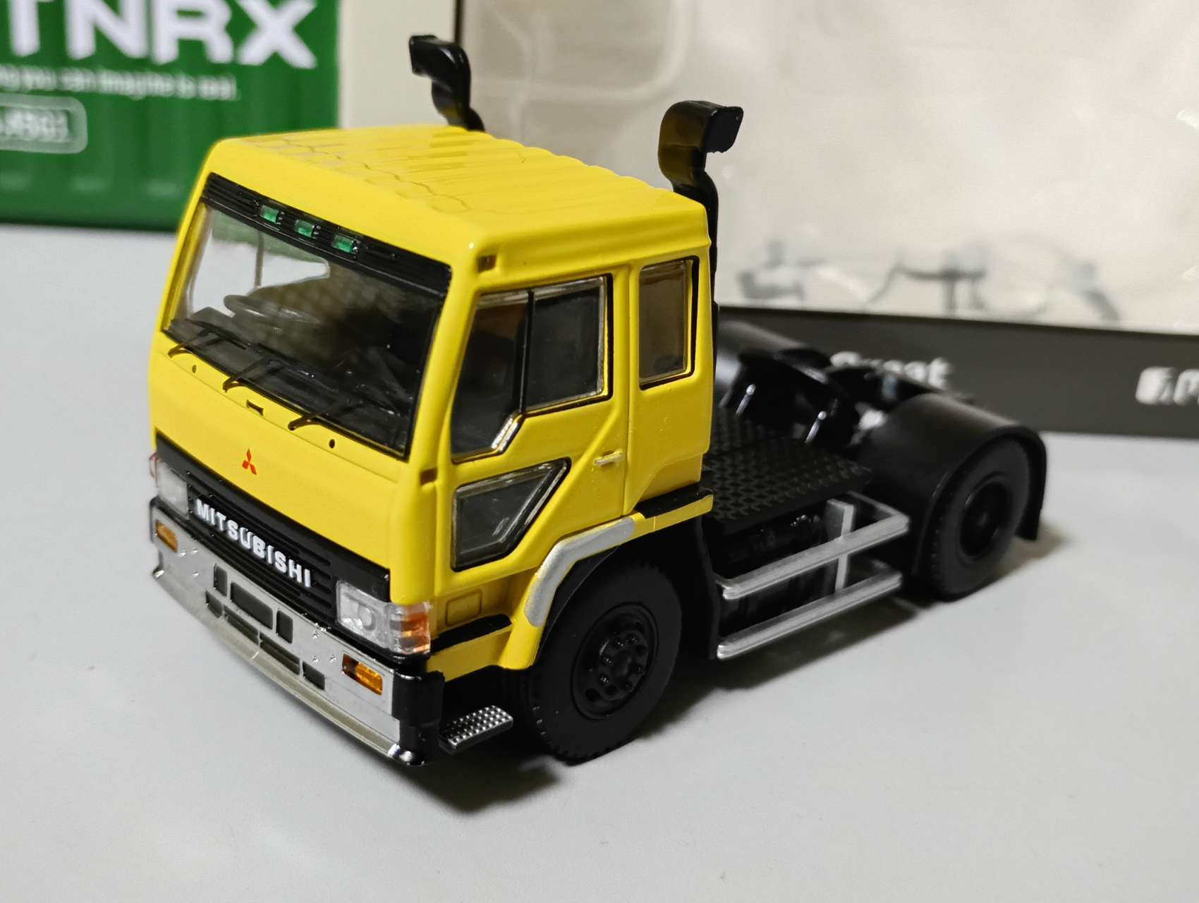 1/64 三菱ふそう ザ・グレート（1986）イエロー【T66302