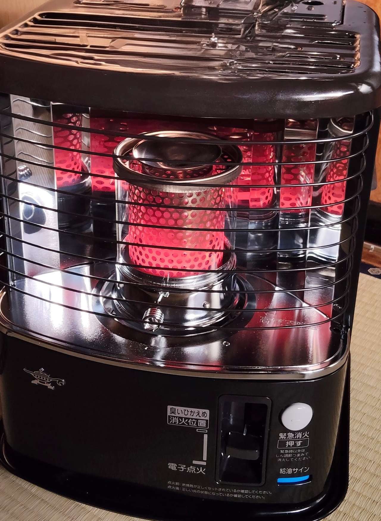 石油ストーブ(木造7畳/コンクリート9畳まで ブラック) | アラジン