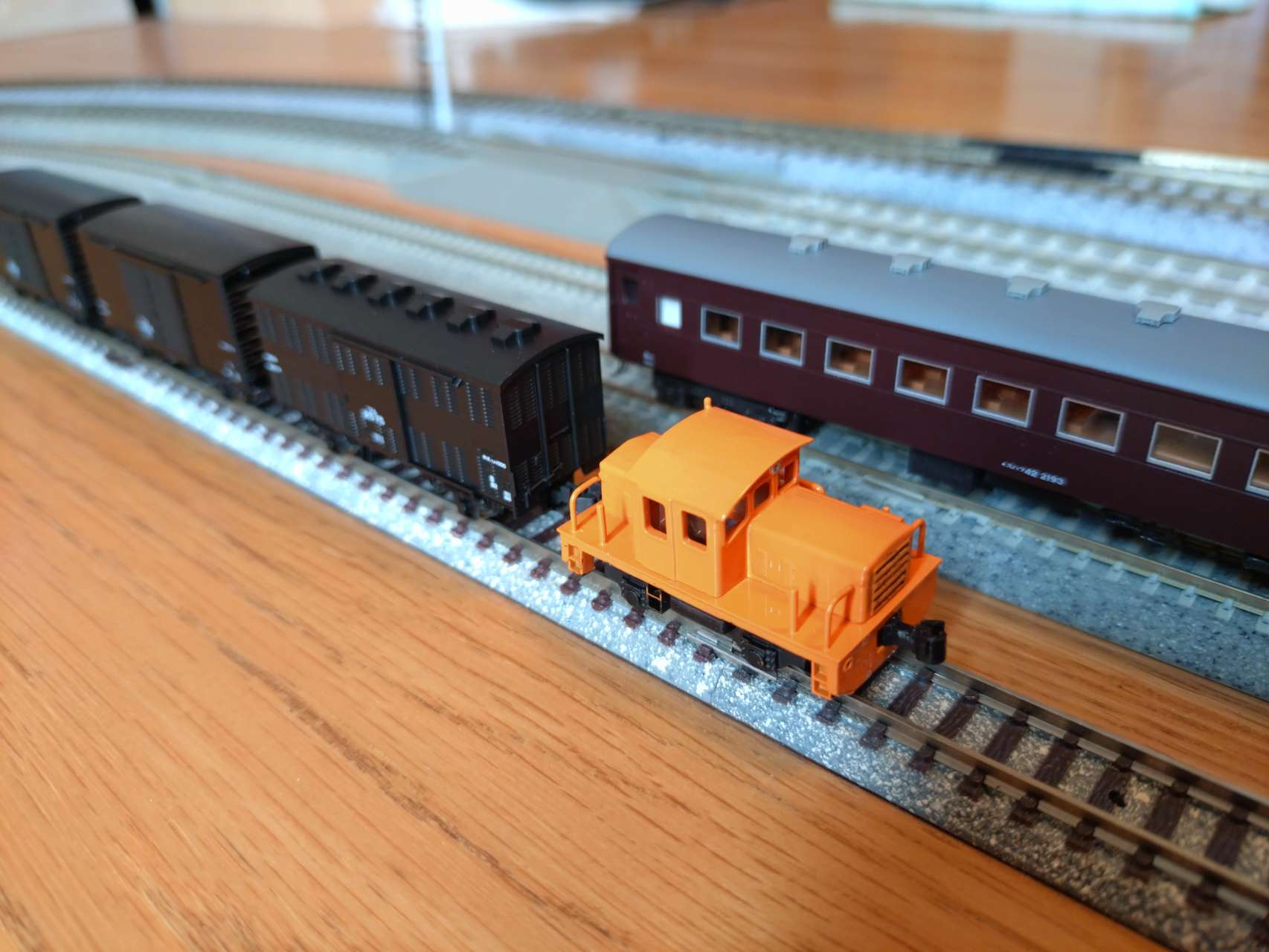 N) HKT-010 国鉄 10トン貨車移動機 未塗装ボディキット | 部屋の中こう
