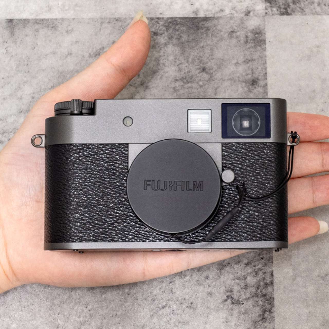 デジタルカメラ「X half」（シルバー） | 富士フイルム | FX-HF1_S_JP