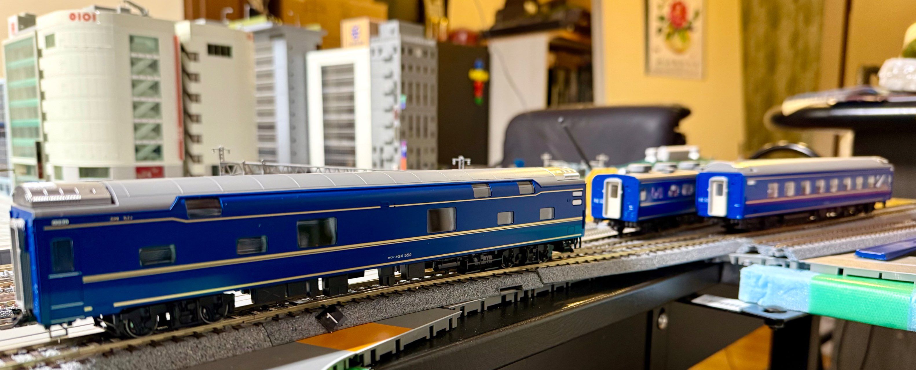 KATO HOゲージ オハ25 500形 ロビー車 HO) 1-574 寝台特急「北斗星」 オハ25 500番台 ロビーカー | カトー