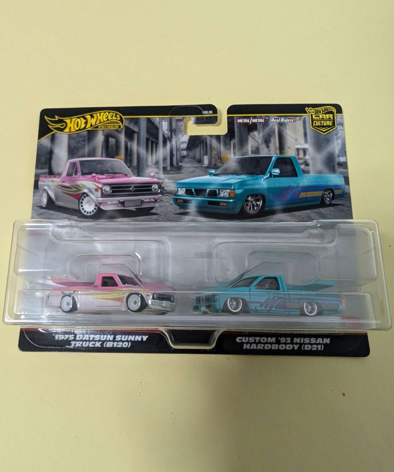 ホットウィール プレミアム 2パック 1975 ダットサン サニートラック
