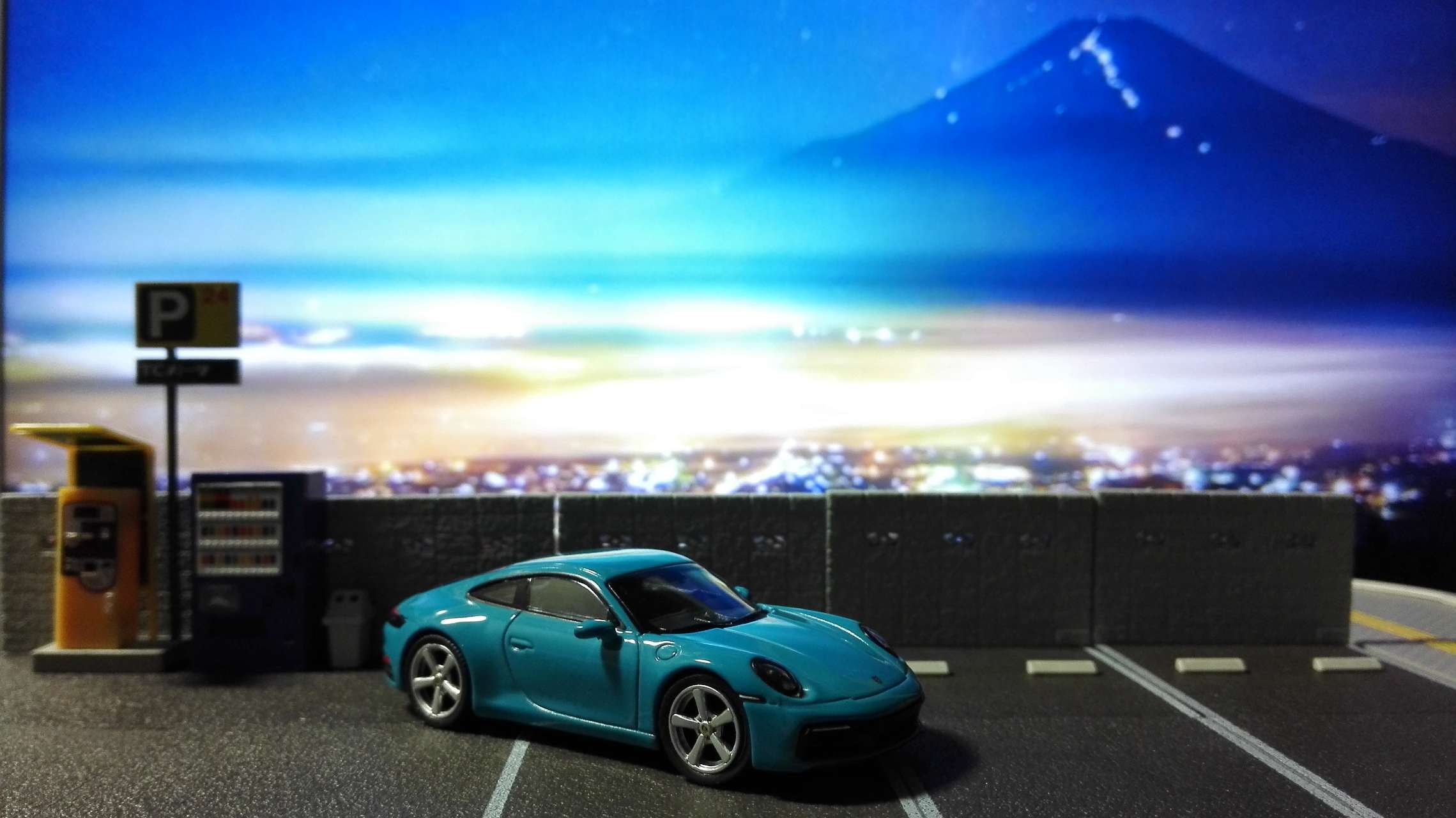 1/64 ポルシェ 911(992) カレラ S マイアミブルー(左ハンドル