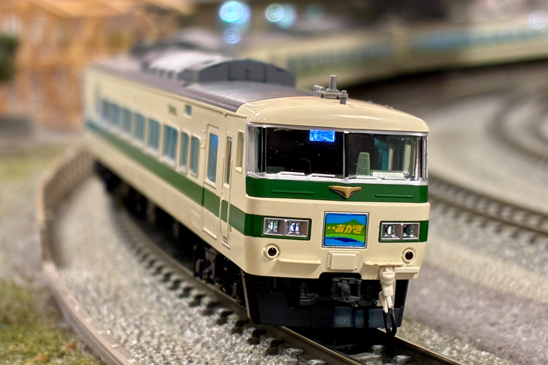 N) 1525 LED室内灯(エネルギーチャージャー付) 白色 Aタイプ 幅狭 7本
