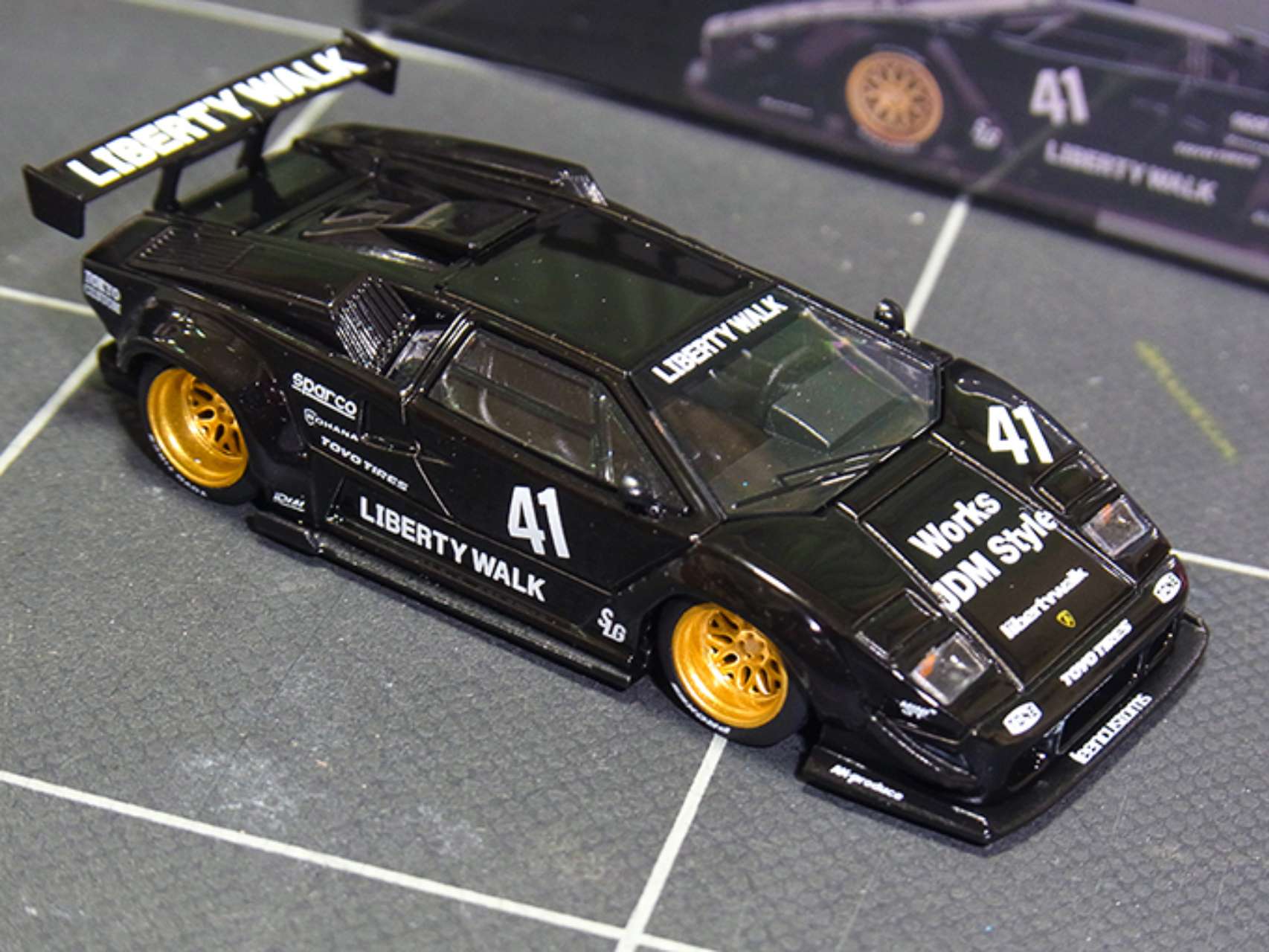 1/64 ランボルギーニ カウンタック LB-WORKS ブラック(左ハンドル
