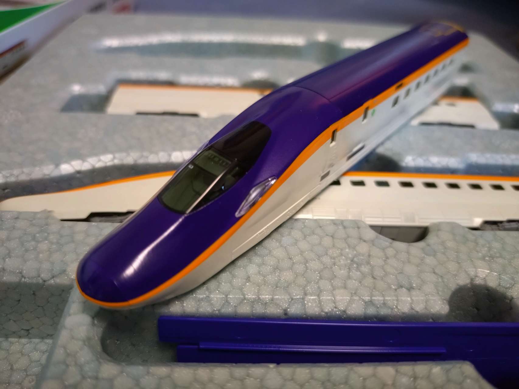 N) 10-2051 E8系 山形新幹線「つばさ」 基本セット（3両） | カトー