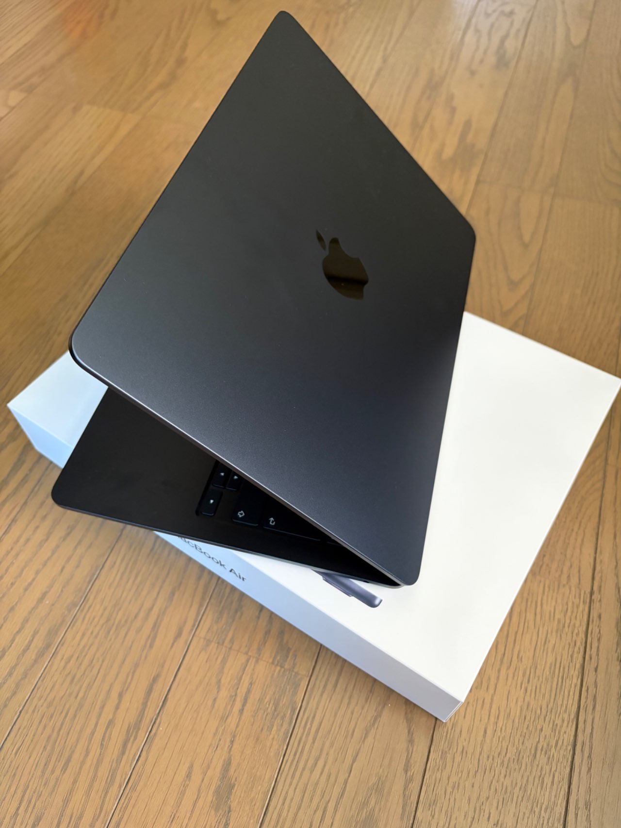 13インチMacBook Air: 10コアCPUと8コアGPUを搭載したApple M5チップ