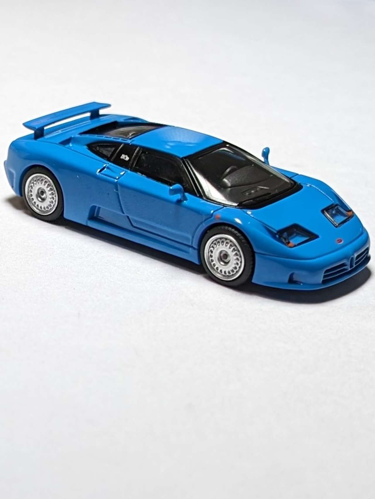 1/64 ブガッティ EB110 GT ブルー(左ハンドル)【MGT00644-L