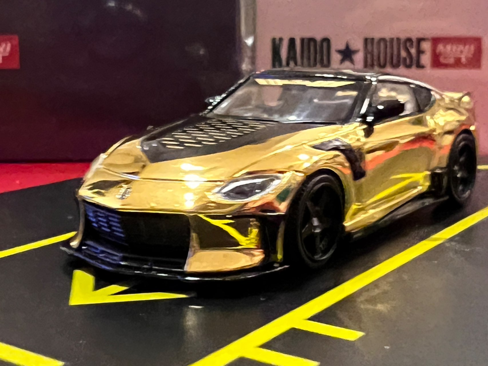 1/64 Nissan Z Veilside FFZ400 ゴールドクロム(右ハンドル