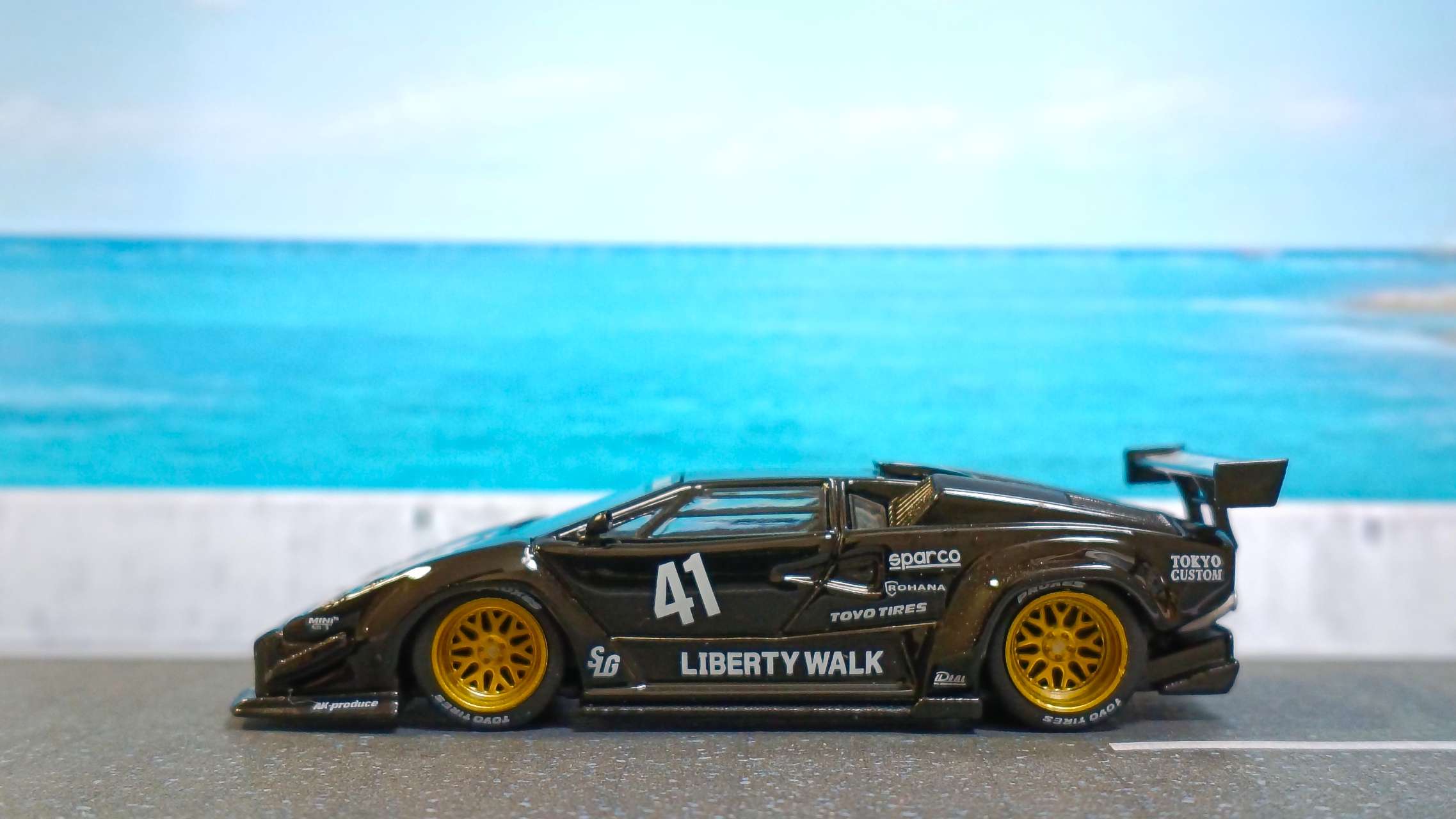 1/64 ランボルギーニ カウンタック LB-WORKS ブラック(左ハンドル
