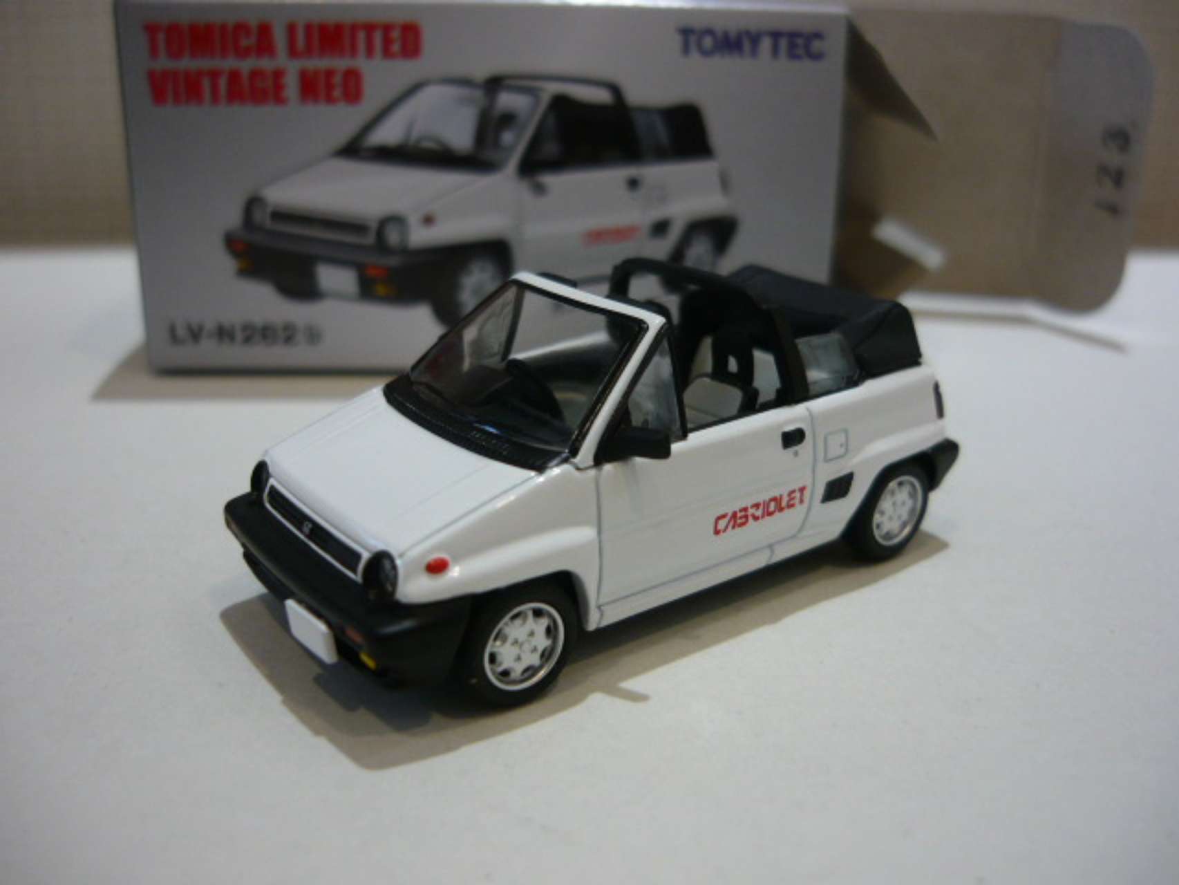 1/64 LV-N262c ホンダ シティカブリオレ（オレンジ） 84年式【332961