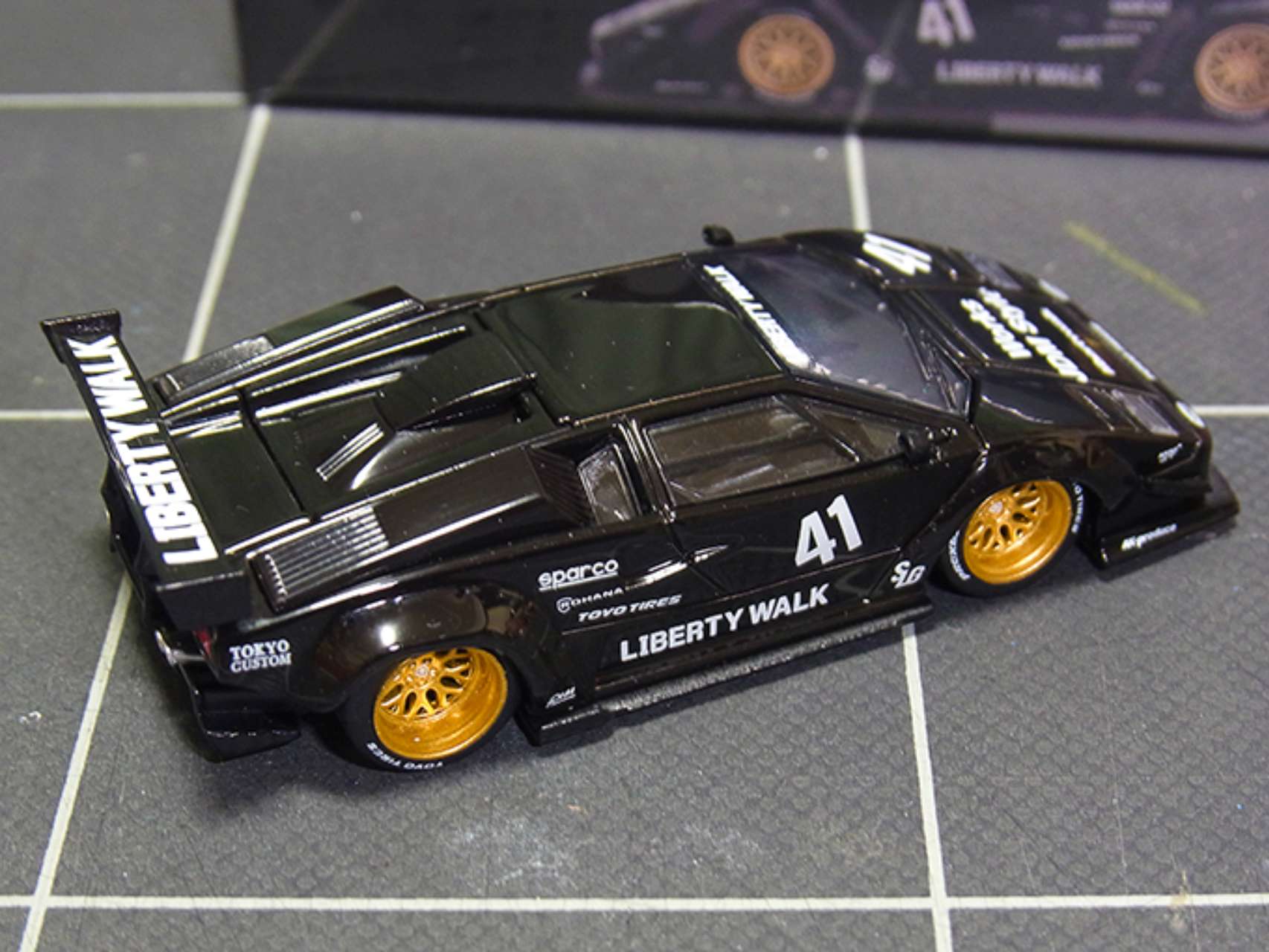 1/64 ランボルギーニ カウンタック LB-WORKS ブラック(左ハンドル