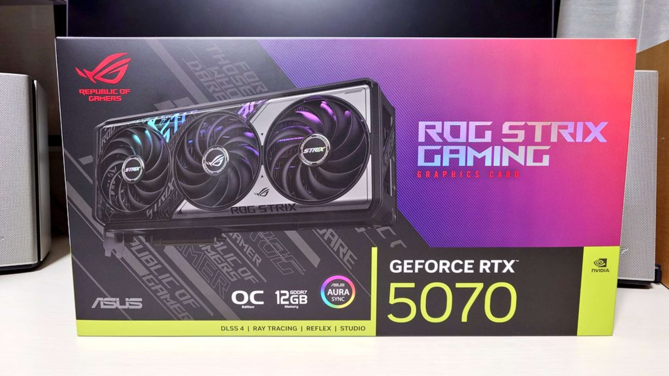 NVIDIA GeForce RTX 5070 トリプルファン搭載 オーバークロック