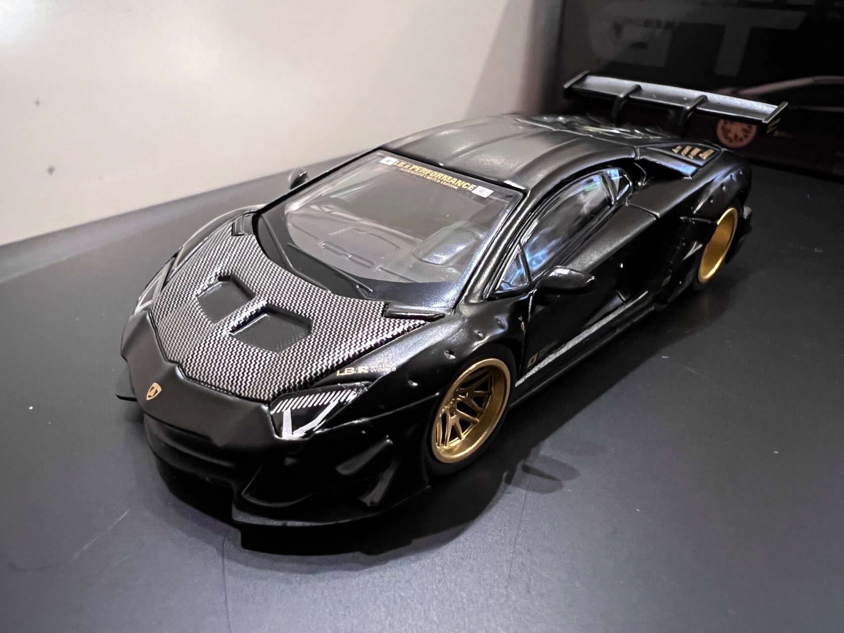 1/64 LB☆WORKS ランボルギーニ アヴェンタドール リミテッド