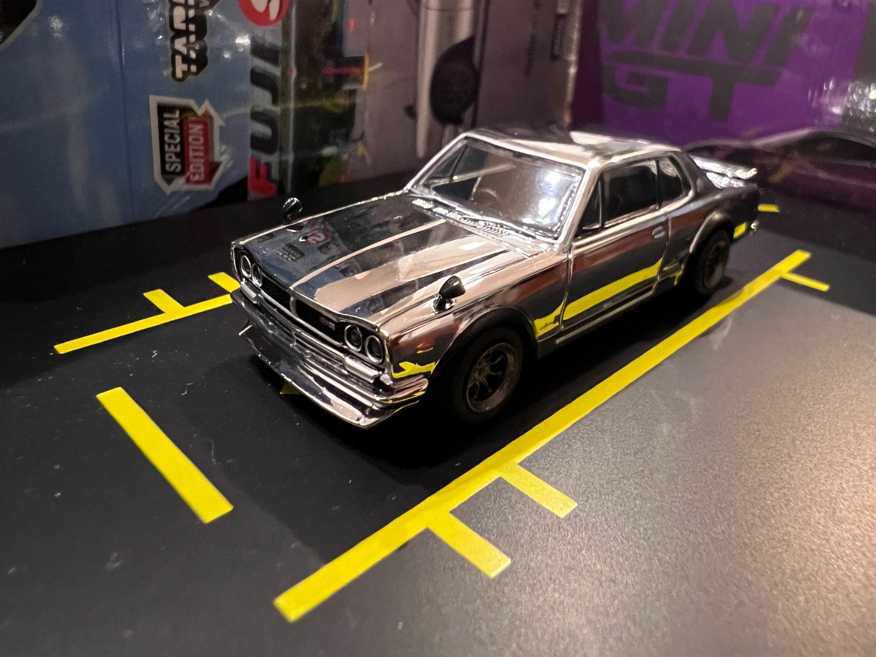 1/64 Skyline HT 2000GT-R Silver Chrome Special Edition【T64G-043