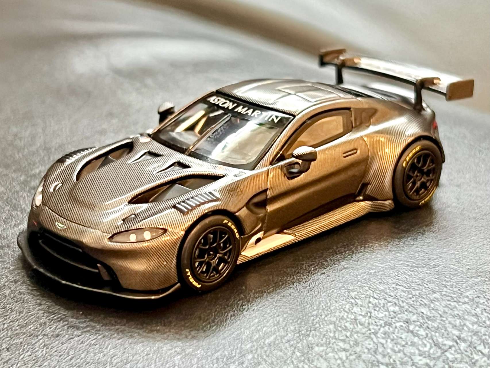 1/64 ASTON MARTIN VANTAGE GT3 CARBON EDITION【PR640178】 | POP