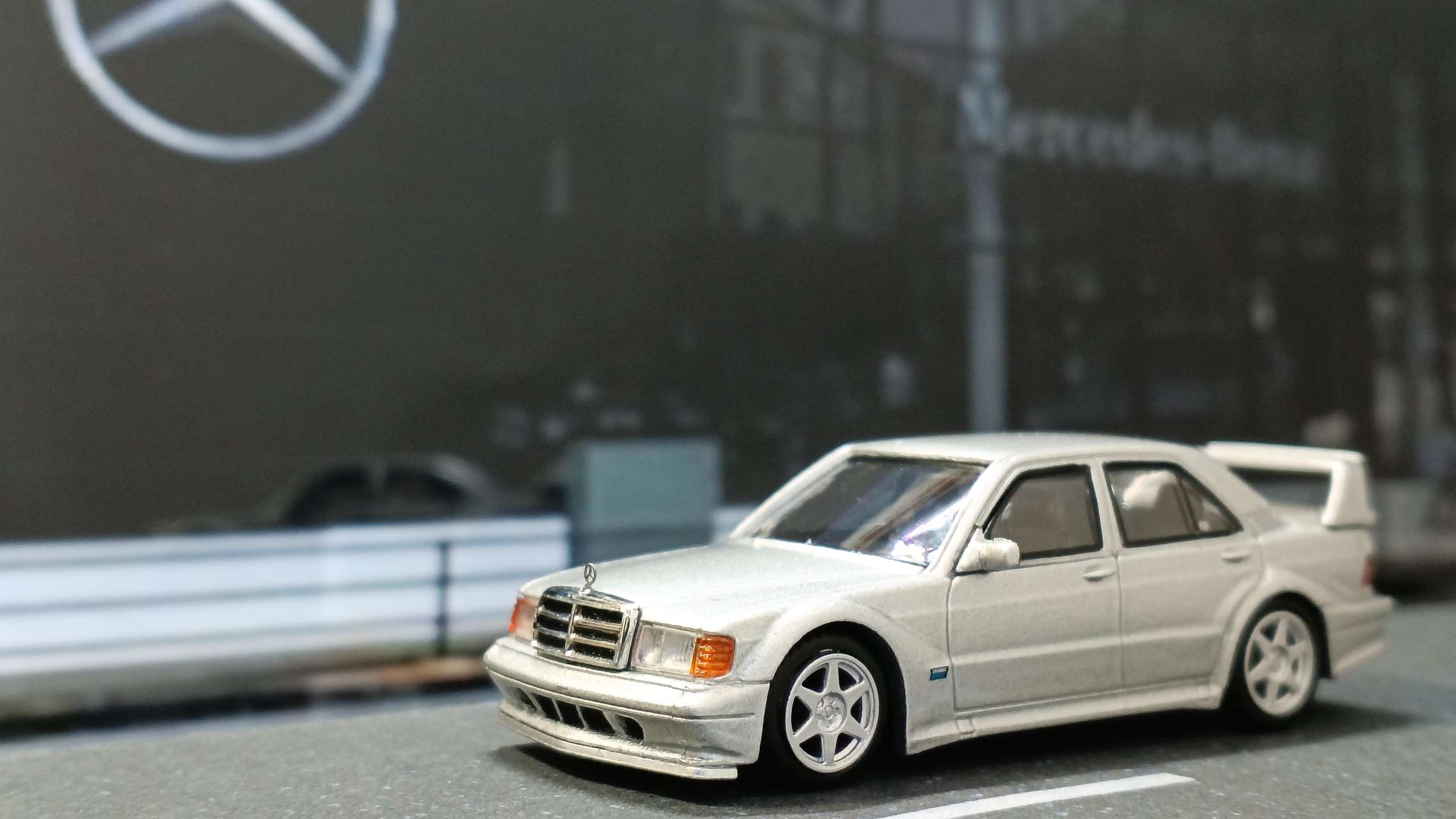 1/64 メルセデス ベンツ 190E 2.5-16 エボリューション II アストラル