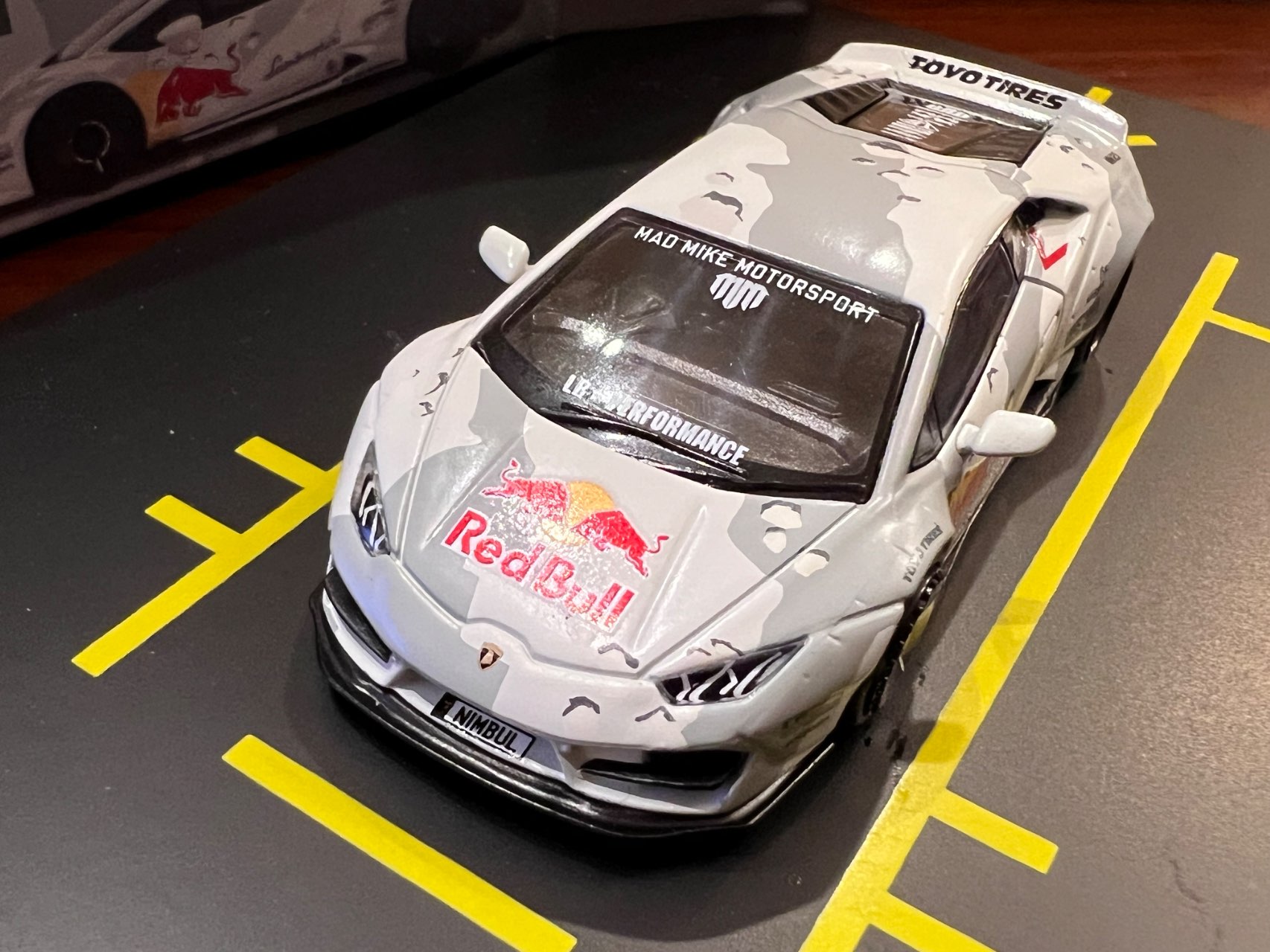 1/64 ランボルギーニ ウラカン LB☆WORKS ver.2 NIMBUL Mad Mike(右