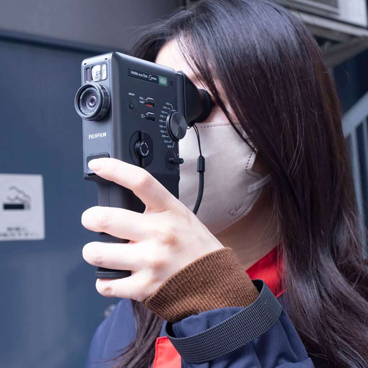 ハイブリッドインスタントカメラ“チェキ”「instax mini Evo Cinema