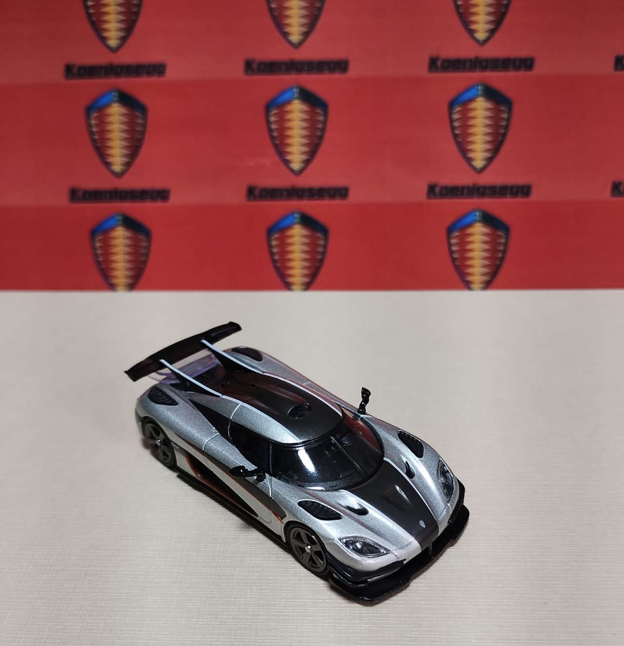 1/64 Koenigsegg One：1 Silver【T64G-TL054-SL】 | ターマック