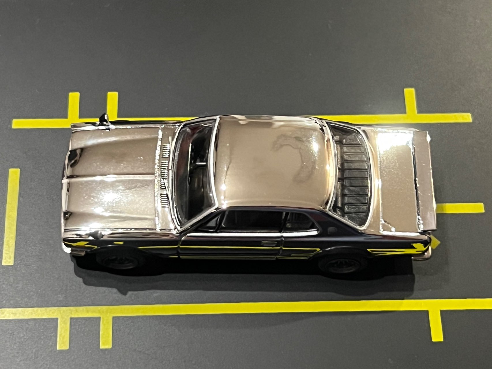 1/64 Skyline HT 2000GT-R Silver Chrome Special Edition【T64G-043