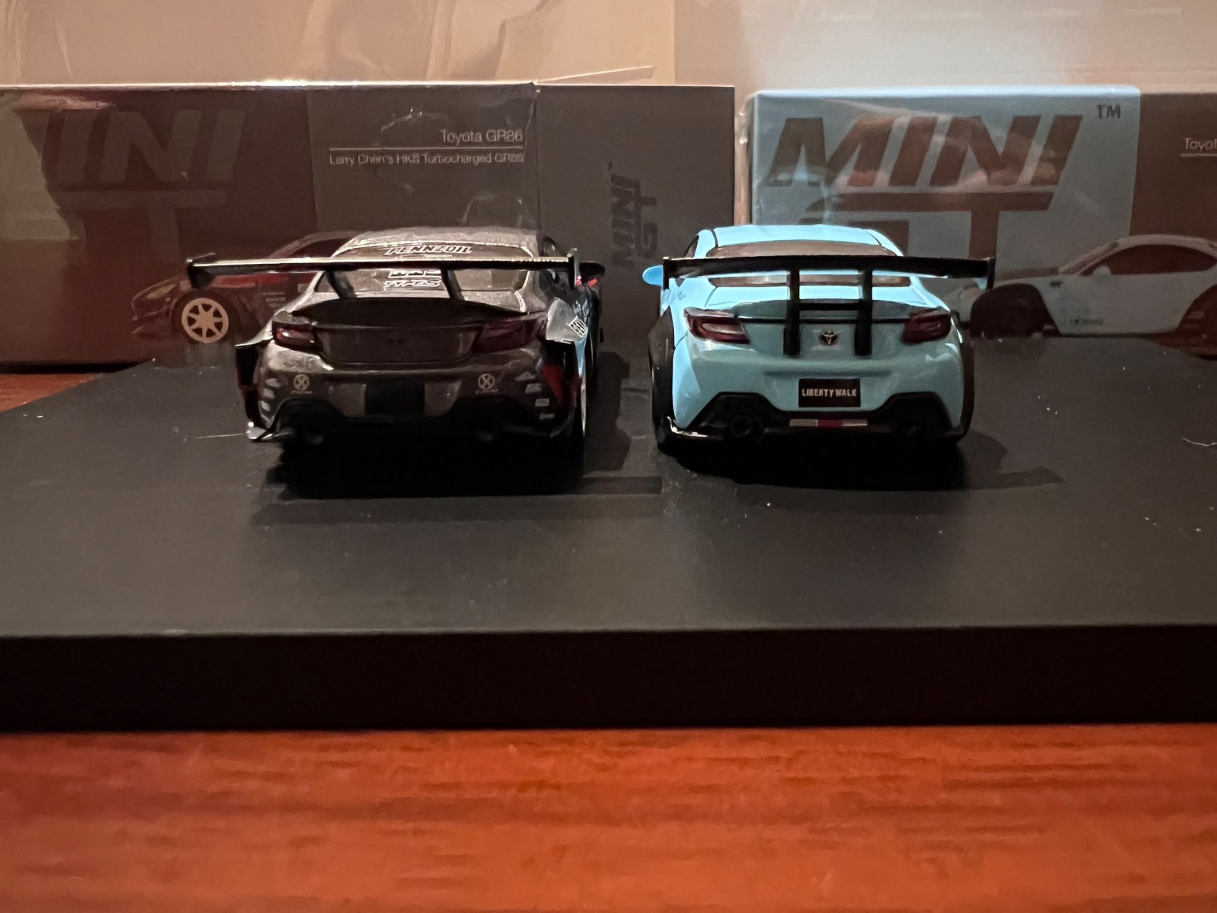 トヨタ・スープラ HKS ノックターナル - 左ハンドル仕様 (チェイスカー) 1/64スケール MINI GT「HKS トヨタGRスープラ(A90)