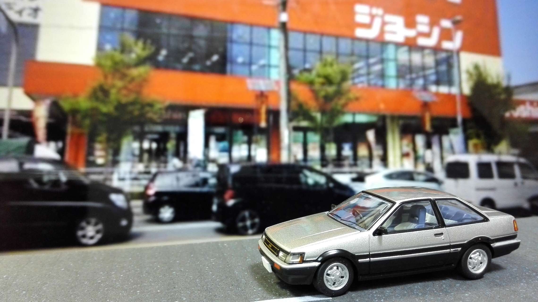 レビン 1/64 LV-N284e トヨタ カローラレビン 2ドア ライム（白） 83年式