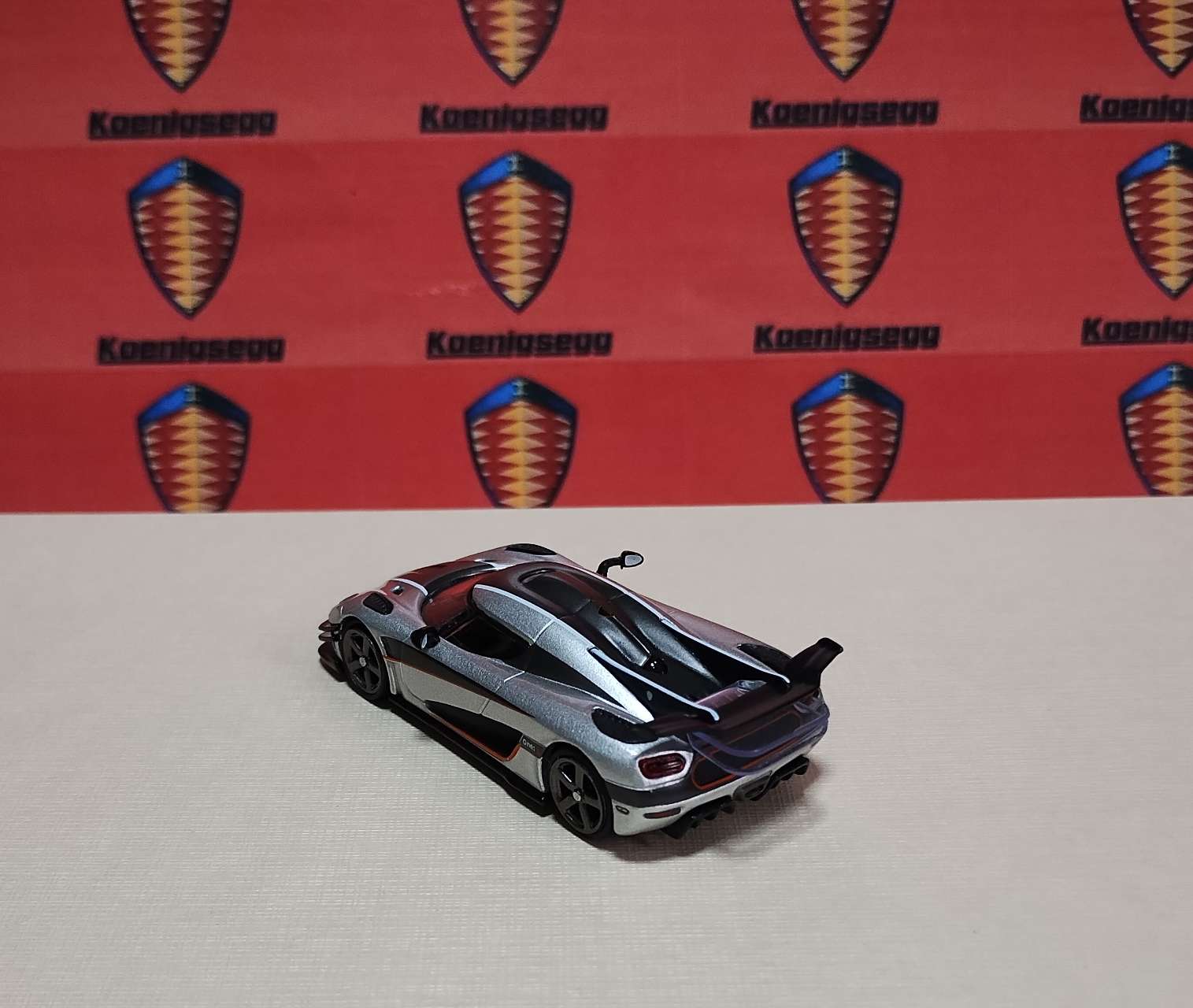 1/64 Koenigsegg One：1 Silver【T64G-TL054-SL】 | ターマック