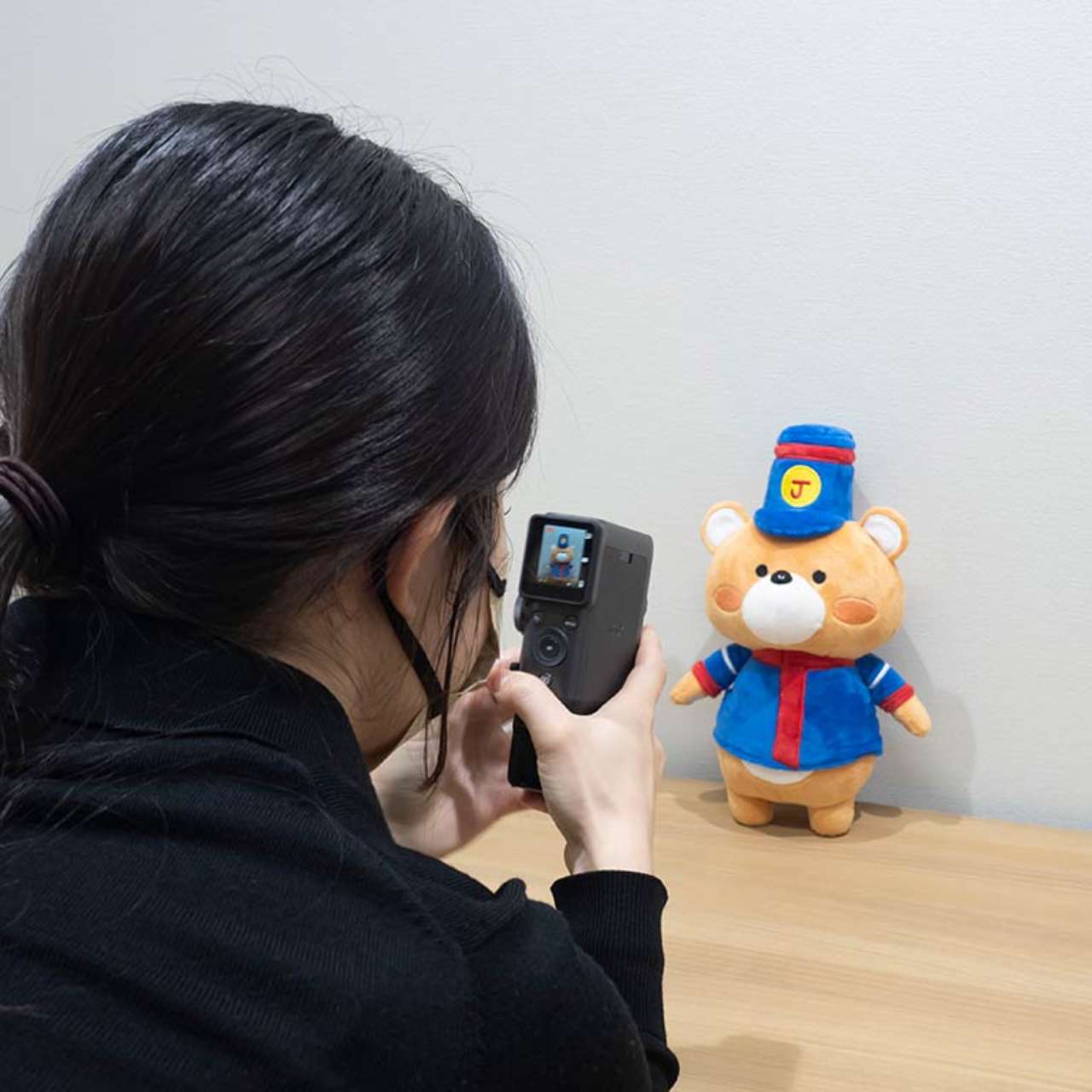 ハイブリッドインスタントカメラ“チェキ”「instax mini Evo Cinema