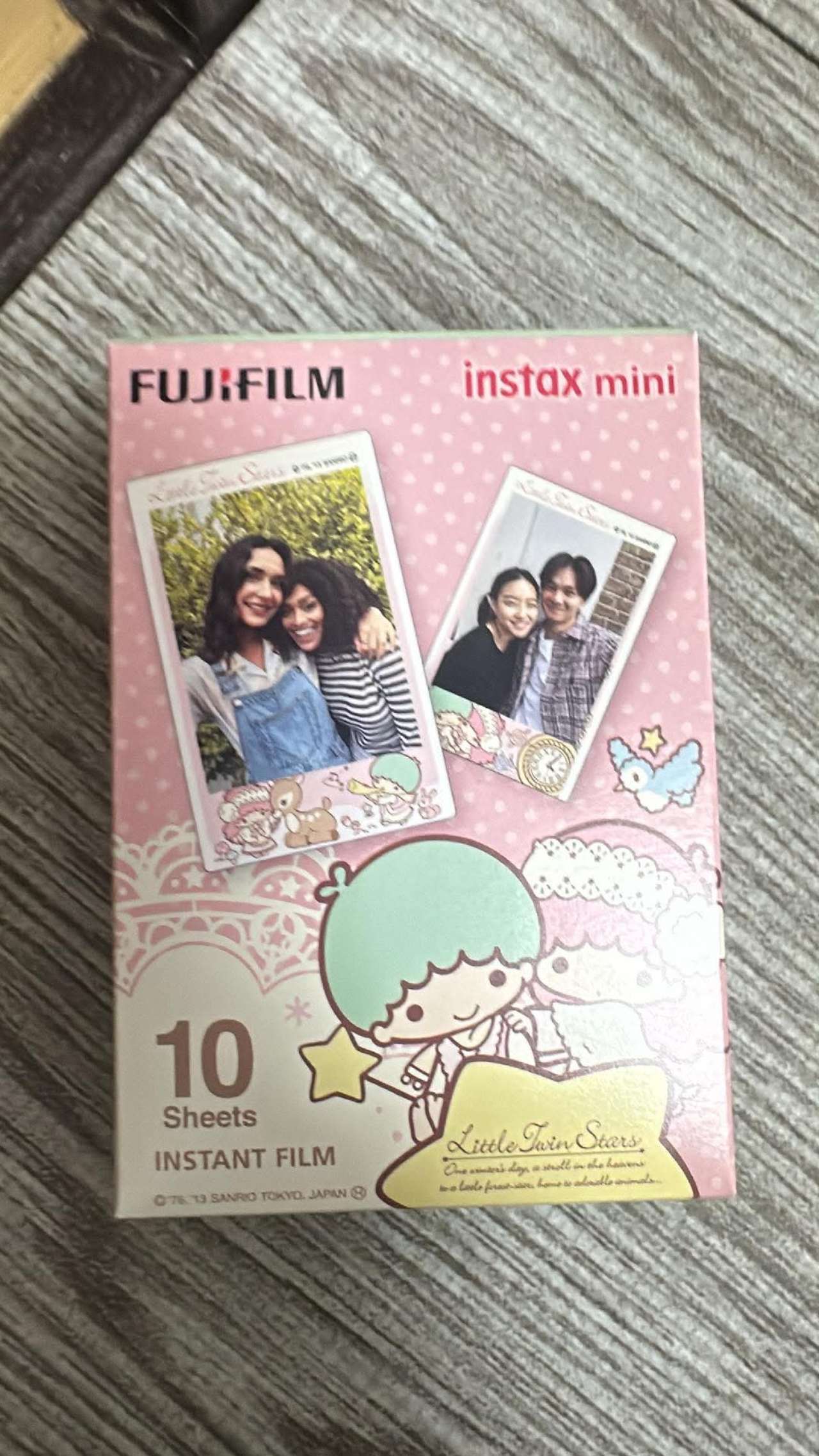 インスタントカラーフィルム instax mini「キキ＆ララ」 | 富士