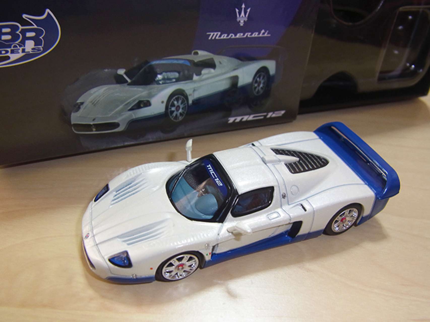 1/64 マセラティ MC12 ストラダーレ ホワイト【BBRDIE6414】 | BBR