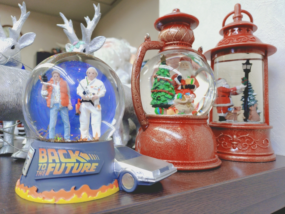 バック・トゥ・ザ・フューチャー】コラボ スノードーム | [公式