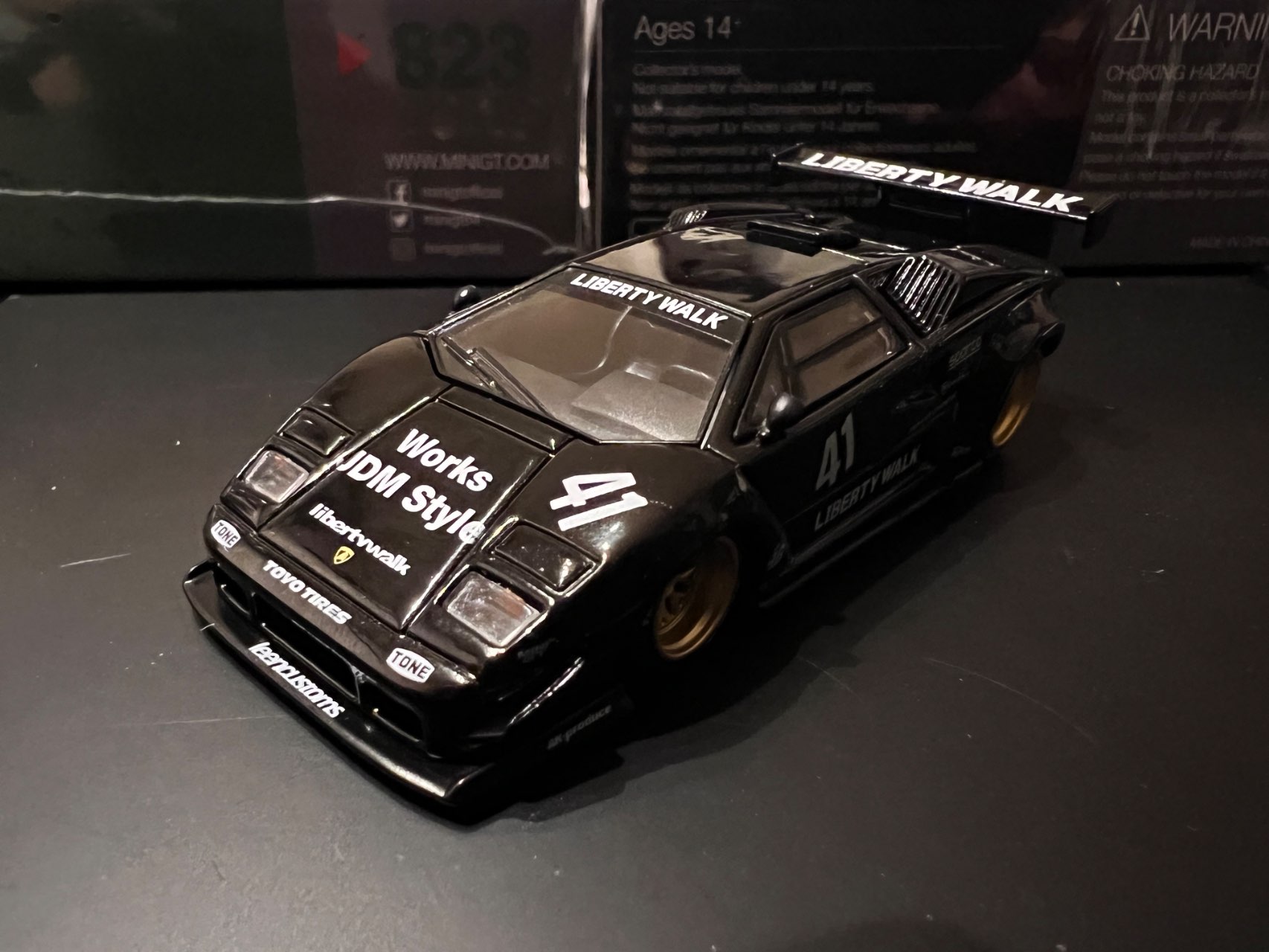 1/64 ランボルギーニ カウンタック LB-WORKS ブラック(左ハンドル