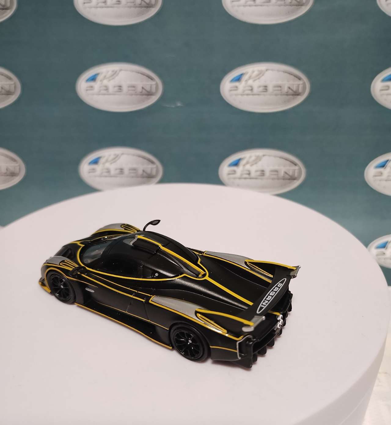 DMY 1/64 パガーニ ウアイラR Amazon | ☆ Tarmac 1/64 パガーニ ウアイラ BC グリージョ メルクリオ