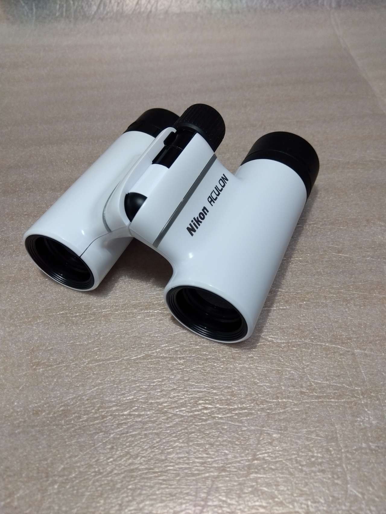 双眼鏡「ACULON T02 8x21」（倍率：8倍）（ホワイト） | ニコン