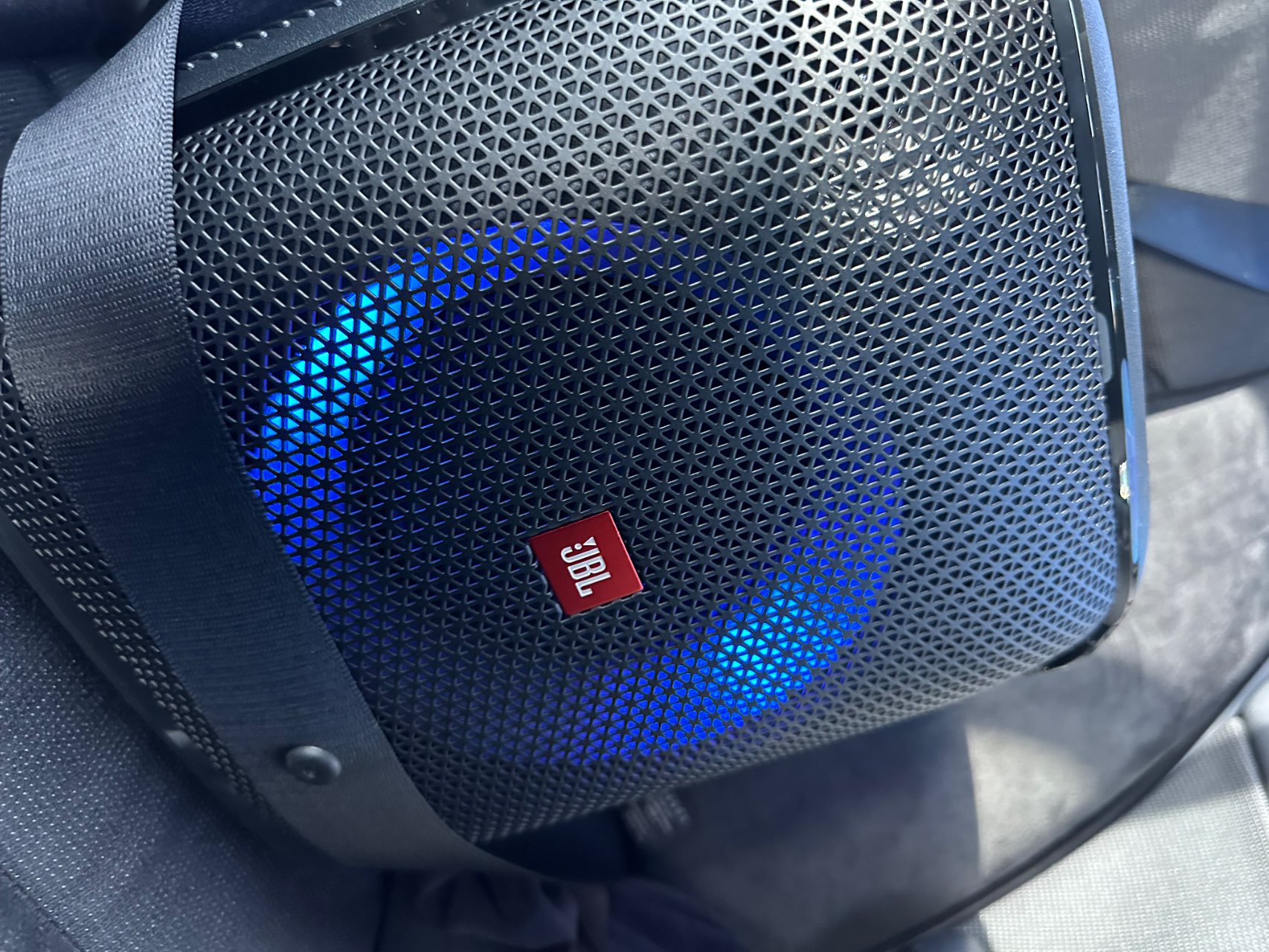 Bluetooth対応 ワイヤレスパーティースピーカー | JBL