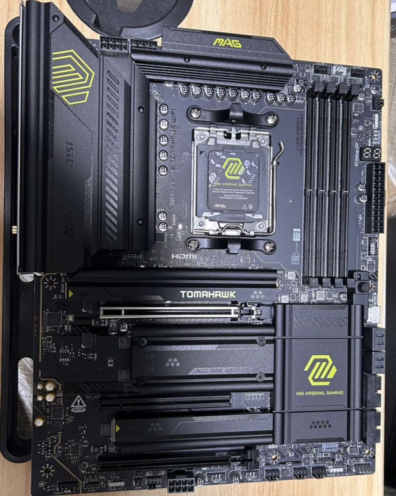 MSI MAG X870E TOMAHAWK WIFI マザーボード | MSI｜エムエスアイ | MAG