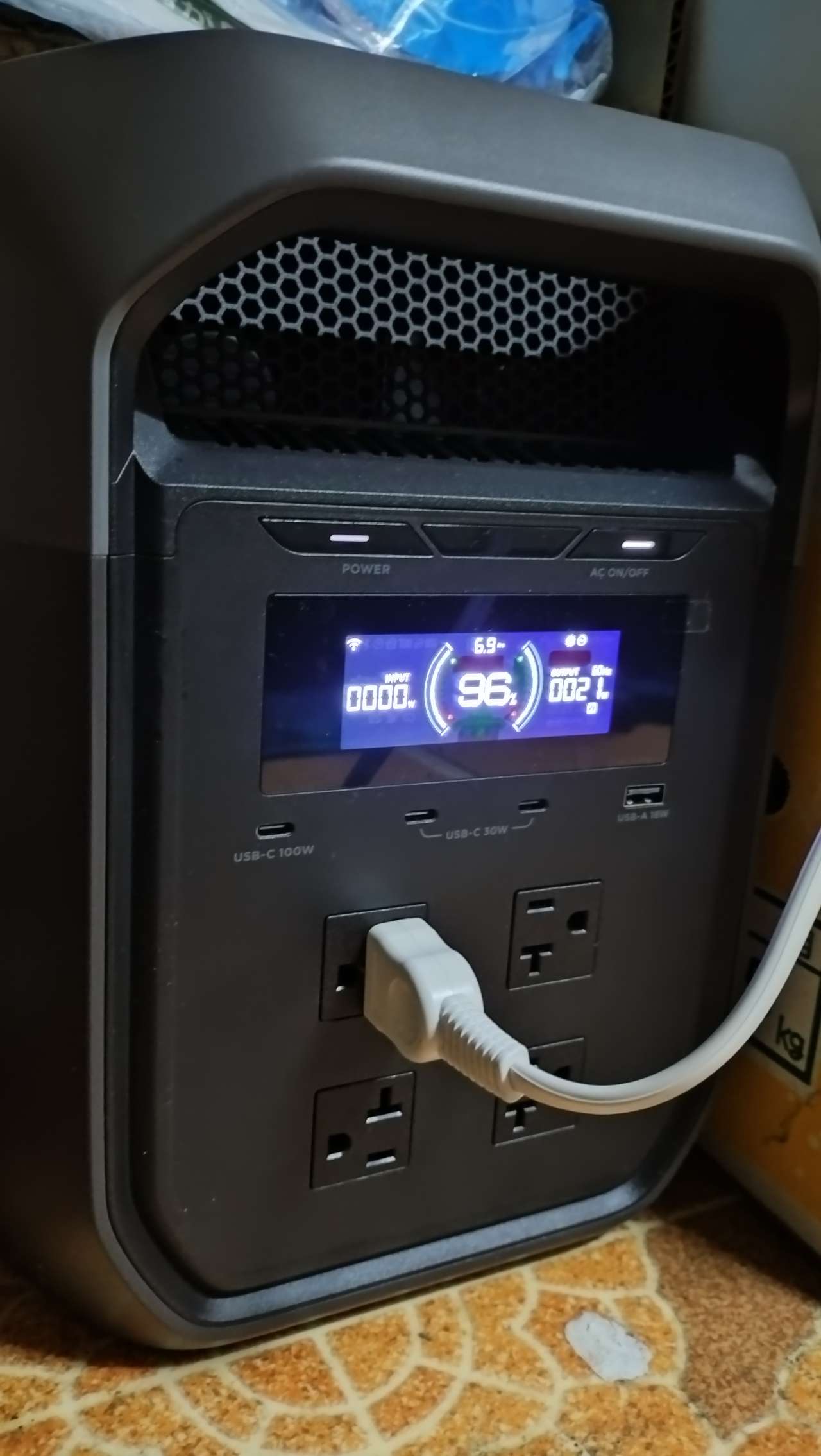 ポータブル電源 2048Wh ACコンセント4口 USB-C出力搭載 | エコフロー