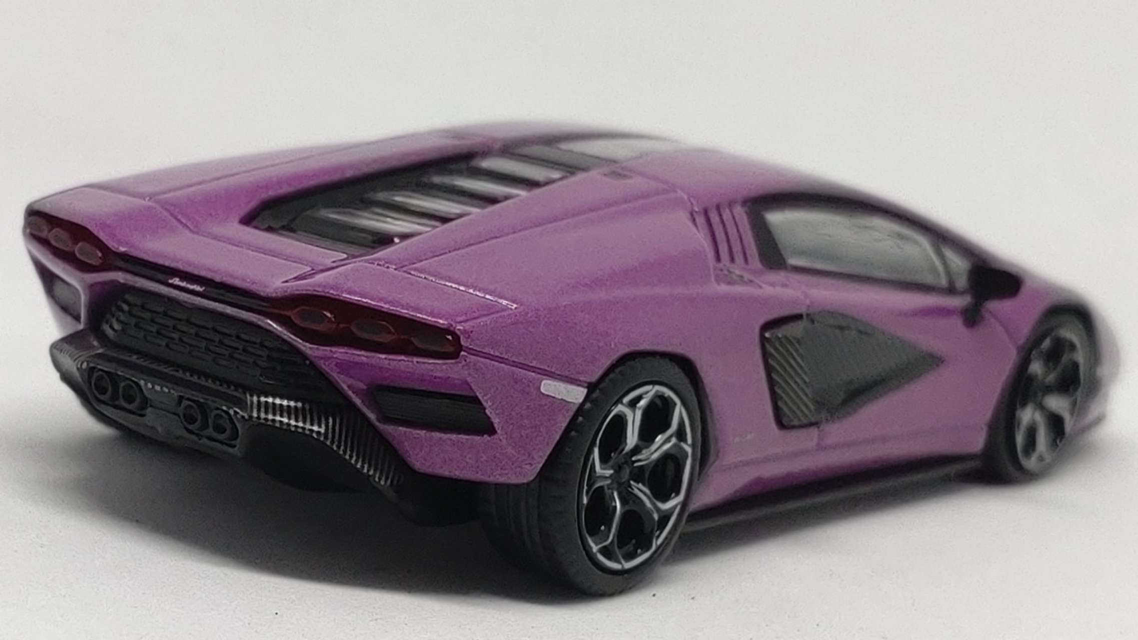 1/64 ランボルギーニ カウンタック LPI 800-4 Viola 30th(パープル)(左