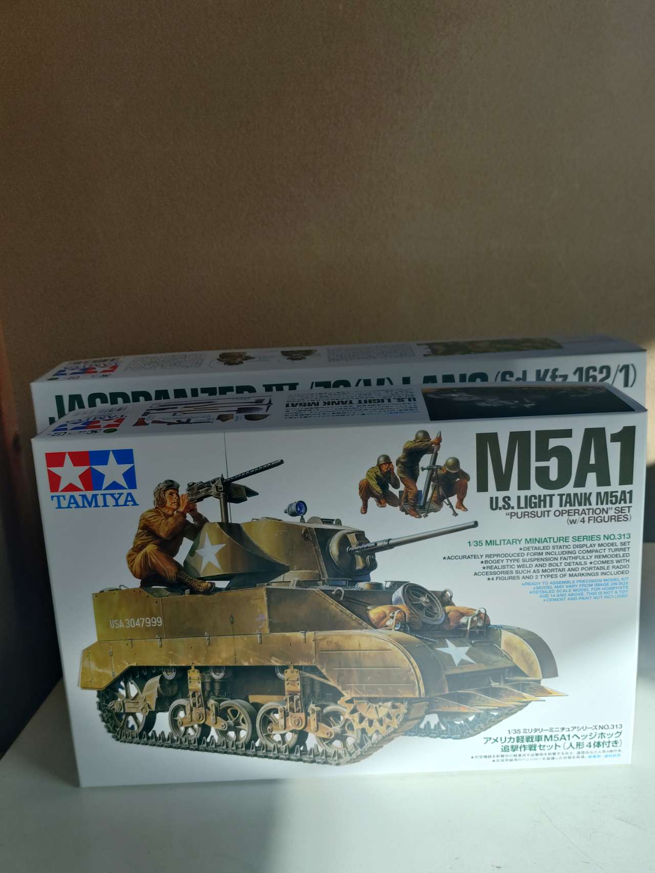 1/35 アメリカ軽戦車 M5A1ヘッジホッグ 追撃作戦セット(人形4体付