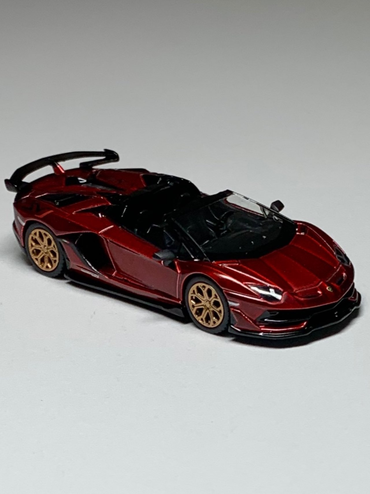 1/64 ランボルギーニ アヴェンタドール SVJ ロードスター Rosso