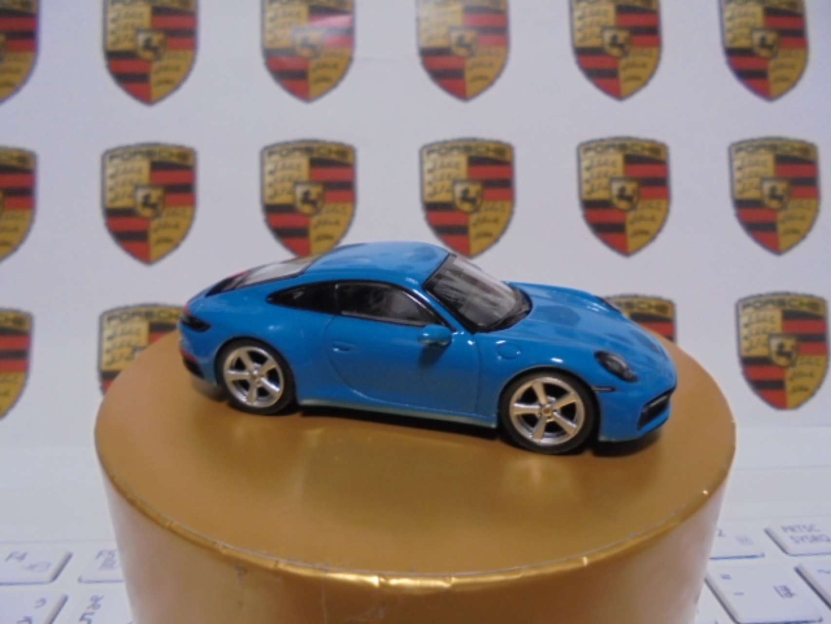 1/64 ポルシェ 911(992) カレラ S マイアミブルー(左ハンドル