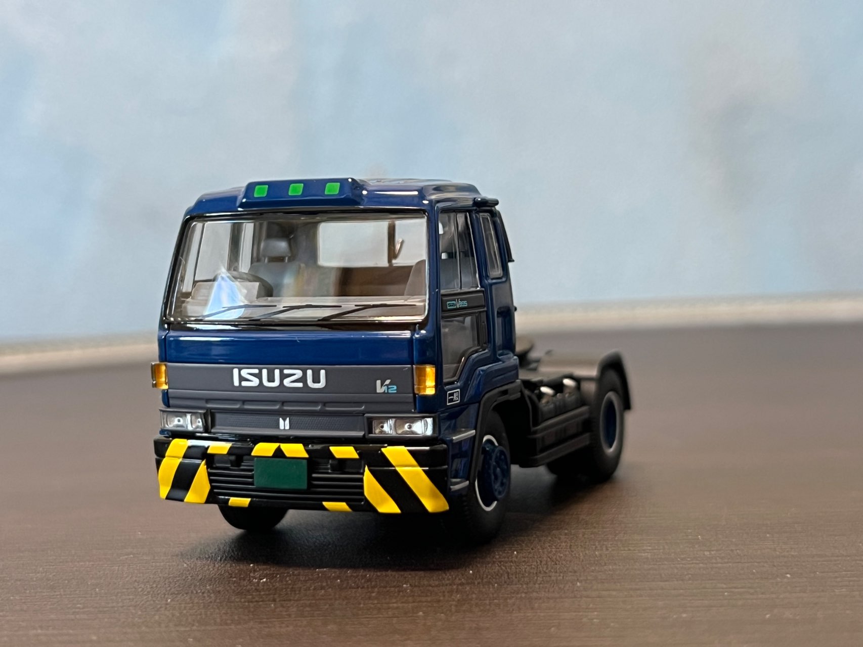 LV-N347a いすゞ 810EX トラクタヘッド（紺） トミーテック LV-N347a いすゞ 810EX トラクタヘッド (紺