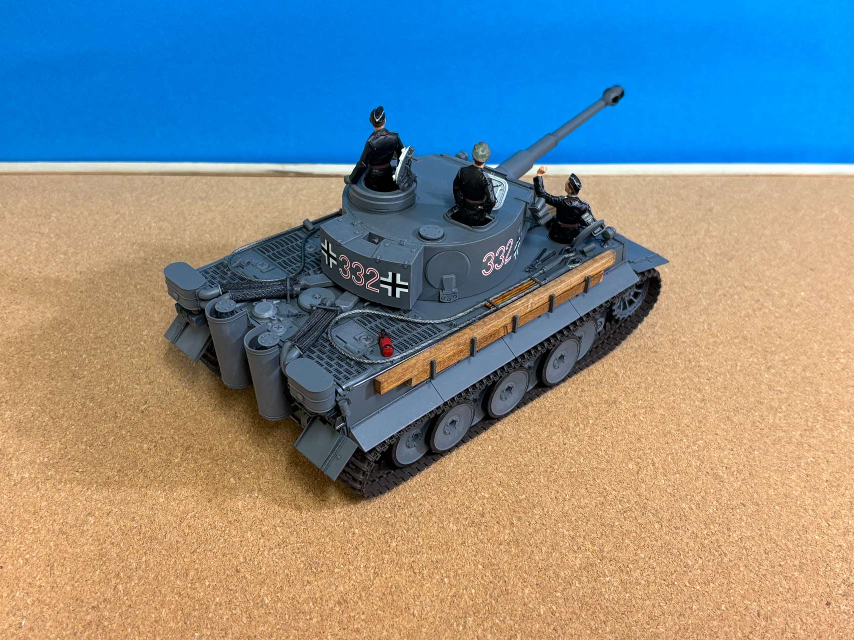 １／35ドイツタイガー１重戦車完成品 1/35 ドイツ重戦車 タイガーI 極初期生産型 （アフリカ仕様