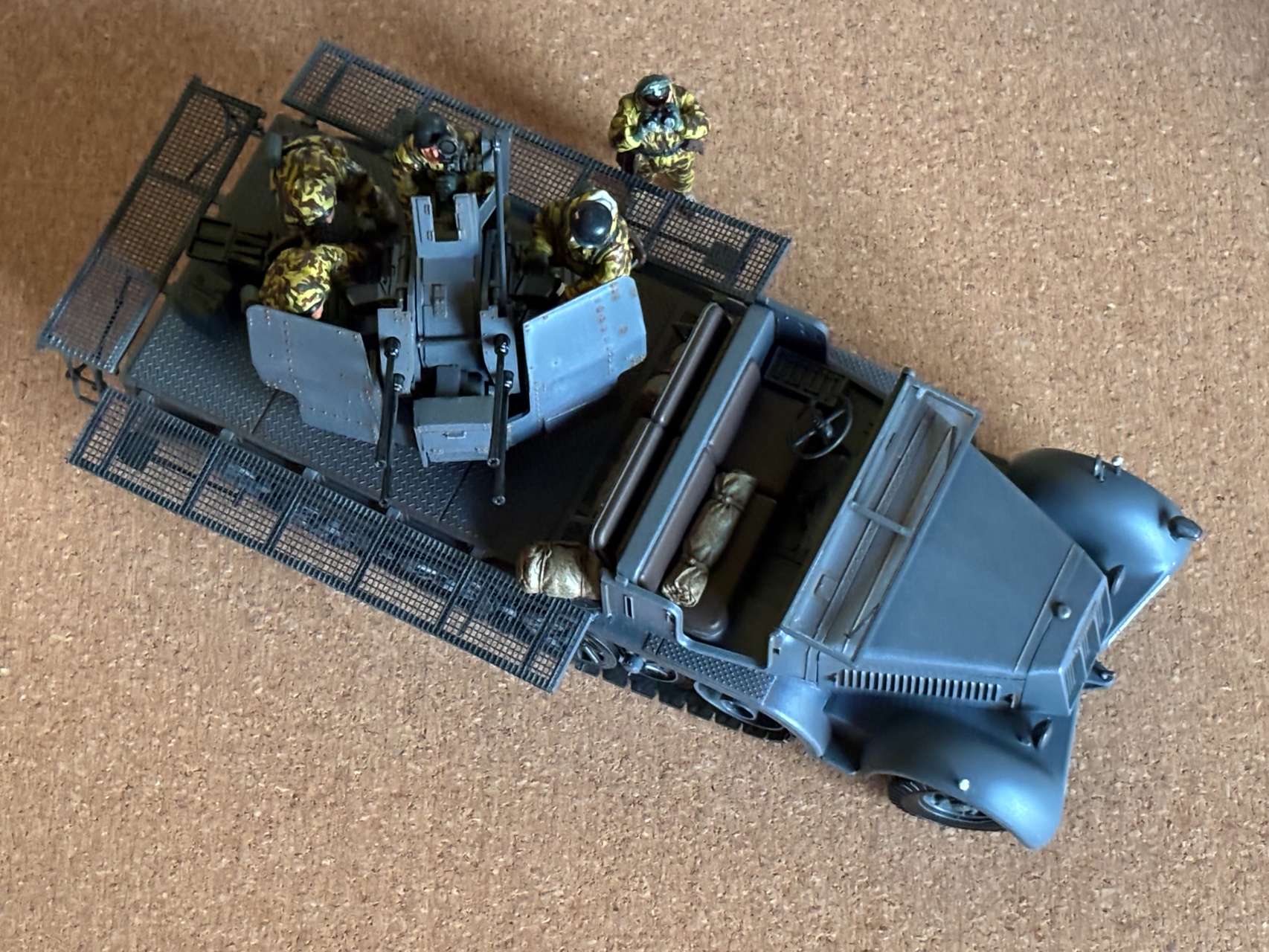 完成品プラモデル タミヤ　1/35スケール ドイツ8トンハーフトラック タミヤ 1/35 ミリタリーミニチュアシリーズ ドイツ8トンハーフ