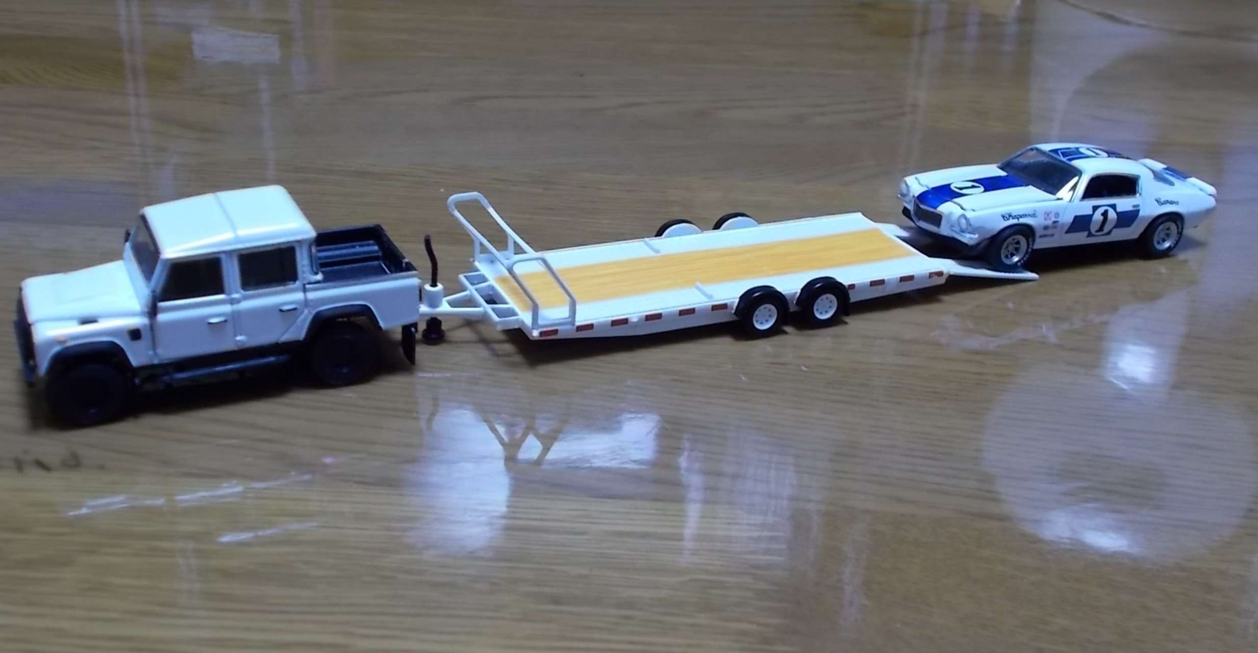 1/64 MINI GT ランドローパー3台+カートレーラー2つセット 1/64 カーキャリアトレーラー ホワイト【MGTAC21】 | MINI－GT